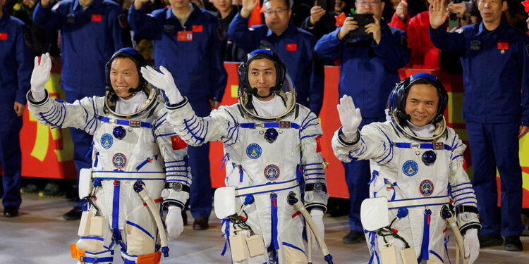 China’s Shenzhou-21 astronaut crew to stay in space an extra month