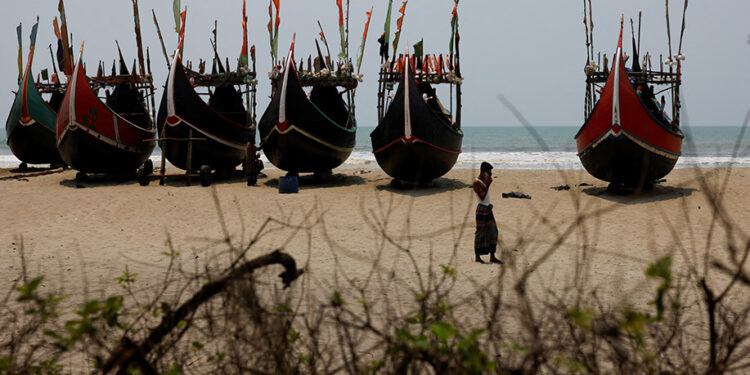 Scarce food, bleak futures spur Rohingya refugees to gamble with death at sea