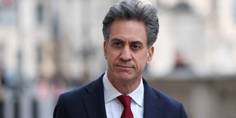 UK pushes long-term renewables deals to shield against gas price shocks