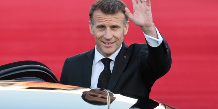 South Korea, France to upgrade ties to strategic partnership, Blue House says