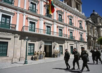 Bolivia plans cabinet shakeup amid protests, dismisses Colombian ambassador