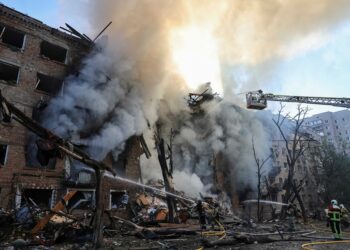 Russia hits Ukraine with Oreshnik missile in one of war’s biggest attacks on Kyiv