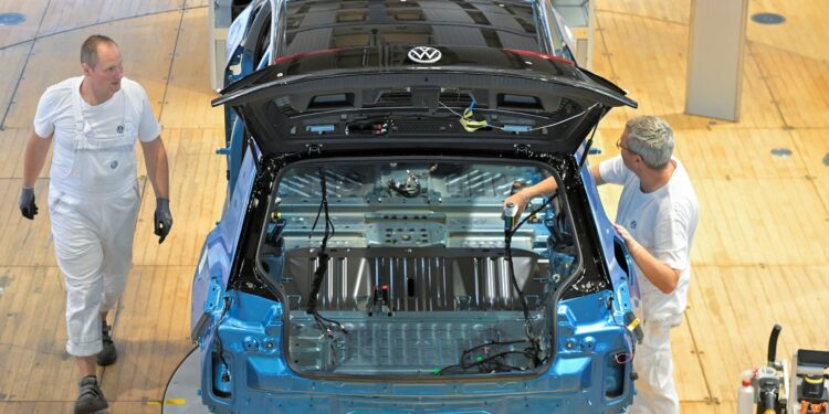 German auto industry body warns further 125,000 jobs at risk by 2035