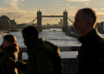 UK employers cut hiring and post fewer jobs under shadow of Iran war