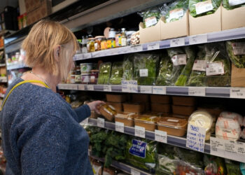 UK finance ministry presses supermarkets to cap food prices, sources say