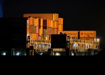 Euro zone current account surplus narrows in March on trade surplus drop