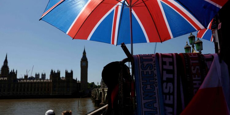 Britain bakes during hottest day on record for May