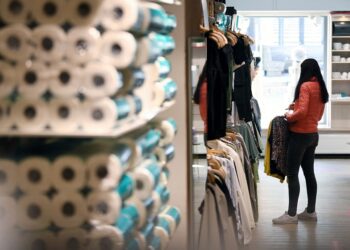 Germans wary of VAT rise to fund income tax cuts, survey shows