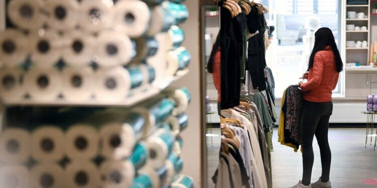 Germans wary of VAT rise to fund income tax cuts, survey shows