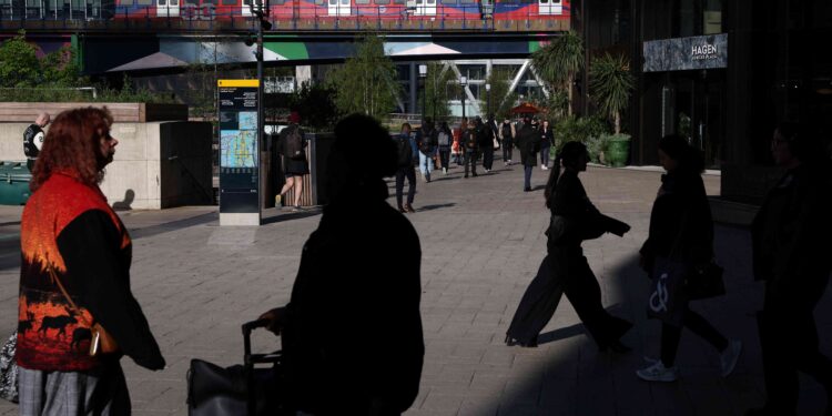 UK business sentiment edges up in May, Lloyds says