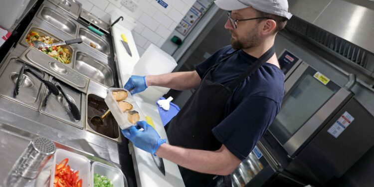 UK services firms post first drop in activity since April 2025 as Iran war price pressure persists