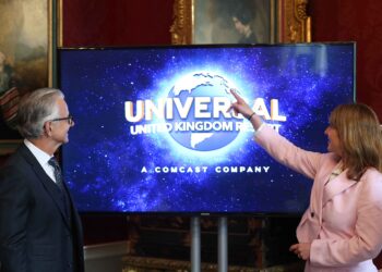Universal commits to £5 billion theme park north of London