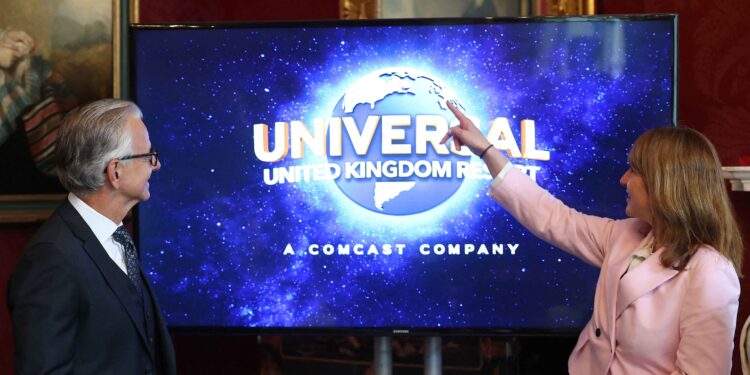 Universal commits to £5 billion theme park north of London