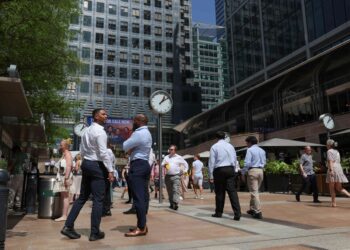 UK firms pause hiring as Iran war stings, REC survey shows