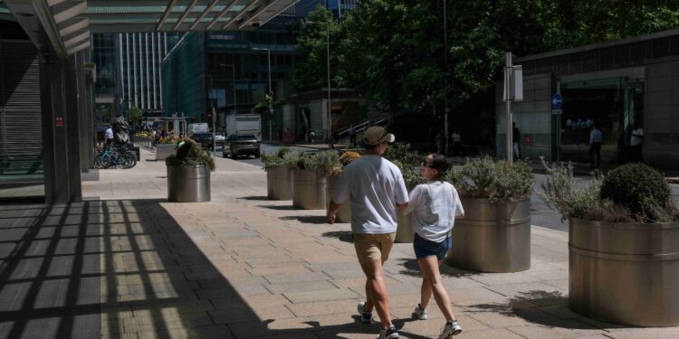 UK employers warns of slower growth, higher unemployment