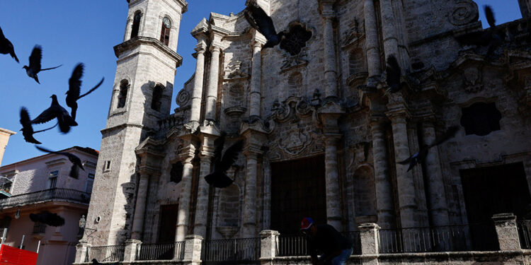 At Cuba’s once bustling tourist sites, foreign visitors are increasingly scarce