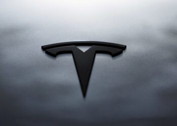 NatPower, Tesla reach deal on first phase of $5 billion battery storage plan