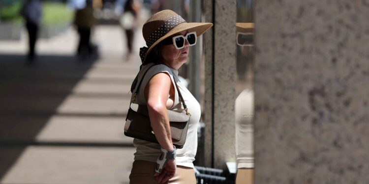 UK temperature hits 36.9 degrees, breaking June record again