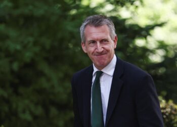 UK scraps plans to replace destroyers with focus on drone warships