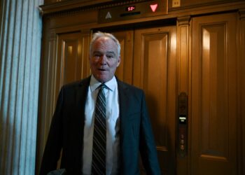 US Senate joins House in voting to halt Iran war, rebuking Trump