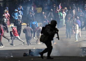Bolivia’s defense minister resigns as anti-government protests intensify