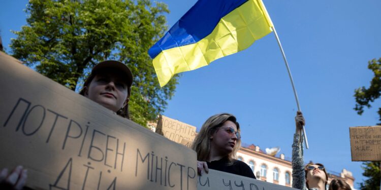 Zelenskiy taps new defence chief in bid to quell political crisis