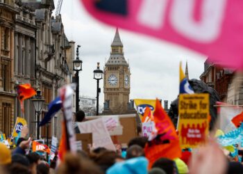 UK sets out teacher pay hikes that should outpace inflation
