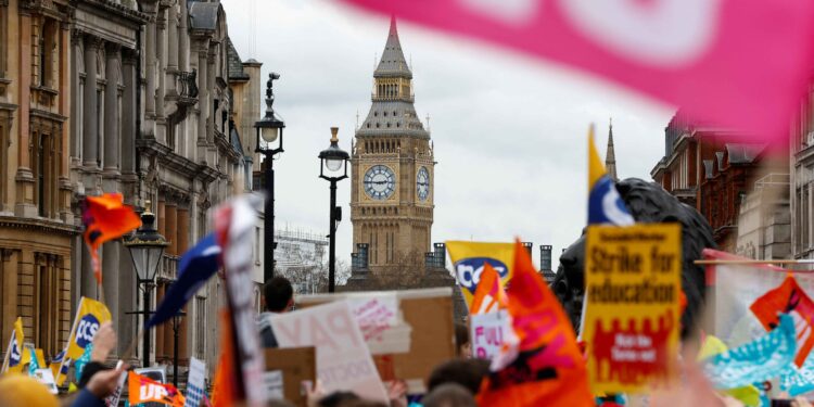 UK sets out teacher pay hikes that should outpace inflation