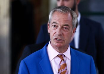 Nigel Farage takes his ‘fight with the establishment’ to the voters