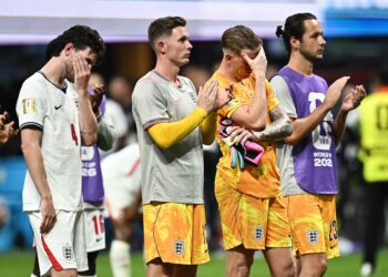 Soccer-England’s bid to hang on blown apart by Argentina masterclass