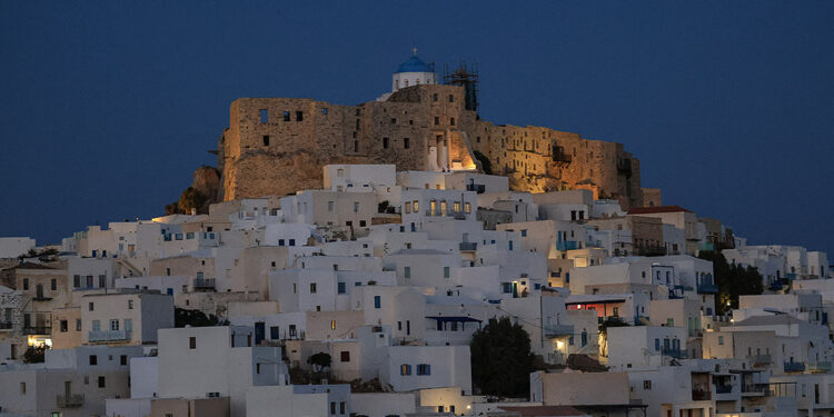 Greek islands face drought as tourist season hits