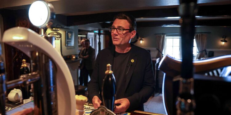 Britain’s new prime minister hands pubs business rates cut