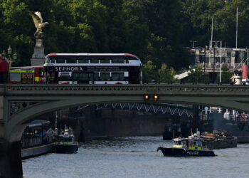 Five UK police officers injured after boat strikes bridge in London