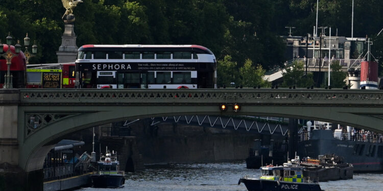 Five UK police officers injured after boat strikes bridge in London