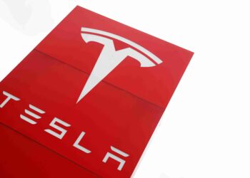 Tesla wins bid to revive UK lawsuit for 5G patents licence