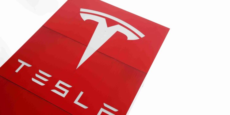 Tesla wins bid to revive UK lawsuit for 5G patents licence