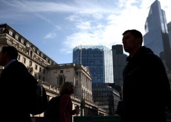 Bank of England keeps rates on hold, awaits clearer sign of Iran war inflation hit