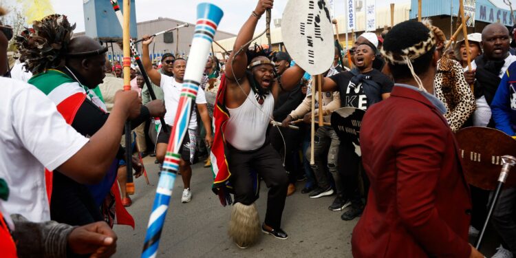 Nigeria tells South Africa to curb xenophobic attacks on migrants, questions state response