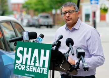 Maine Democrats, rattled by Platner’s downfall, protest fatal ICE shooting