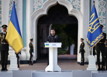 Britain, France pledge stronger support as Ukraine marks Independence Day