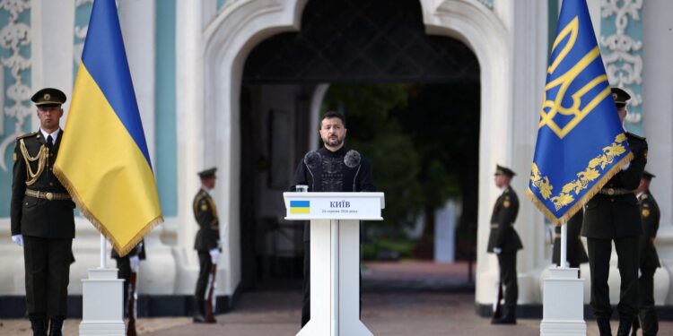 Britain, France pledge stronger support as Ukraine marks Independence Day