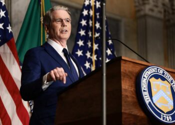 US threatens countries doing business with Iran, but holds off on penalties for now