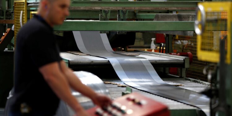 UK July manufacturing PMI revised down to 4-month low