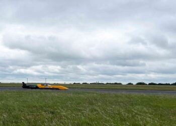 Britain’s JCB Hydromax sets world land speed record for a  hydrogen-powered vehicle