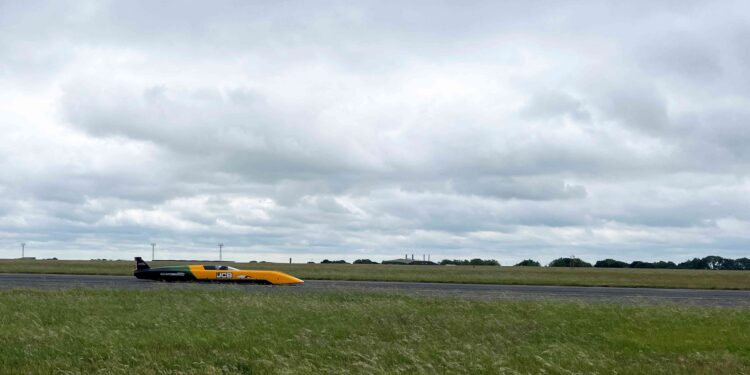 Britain’s JCB Hydromax sets world land speed record for a  hydrogen-powered vehicle