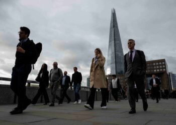 UK employers stuck in “low-hire, low-fire” mode, survey shows