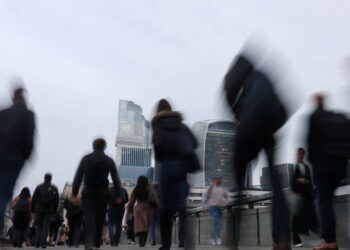 UK labour market loses more momentum in second quarter