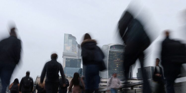 UK labour market loses more momentum in second quarter