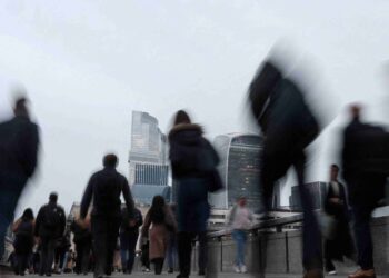 Number of UK young people not in work or education drops under 1 million