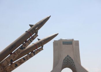 Iran threatens to hit Gulf states if US launches new strikes